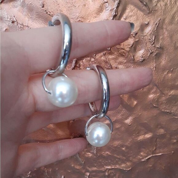 NWOT Zara Silvertone and Faux Pearl Hoop Earrings - Picture 2 of 10